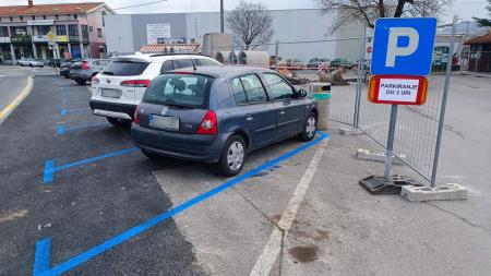 Nadomestna parkirna mesta ob lokalih